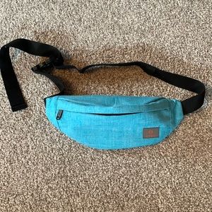 Tinyat travel fanny pack